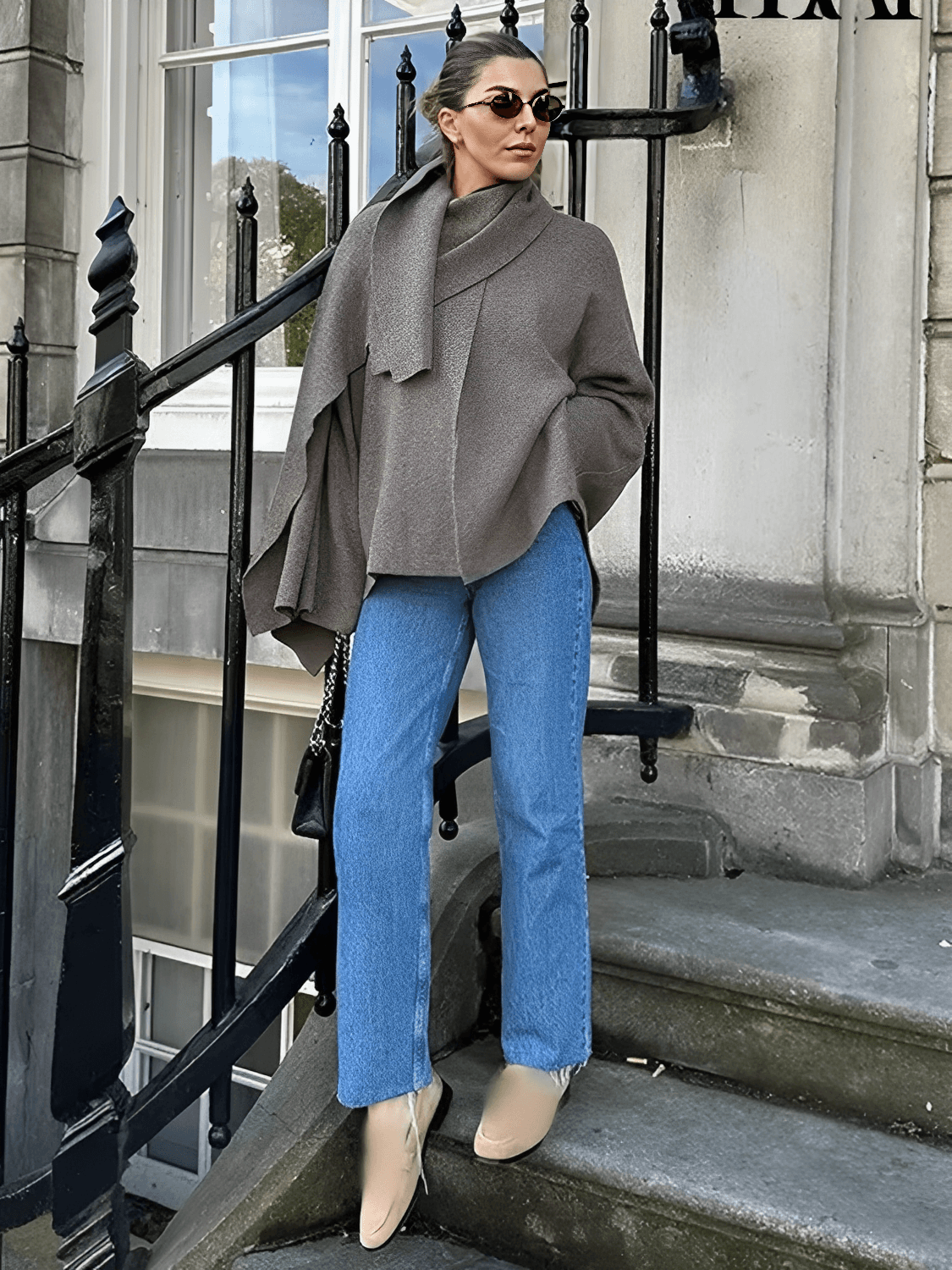 Casaco Poncho Assimétrico com Gola Lenço – Alana
