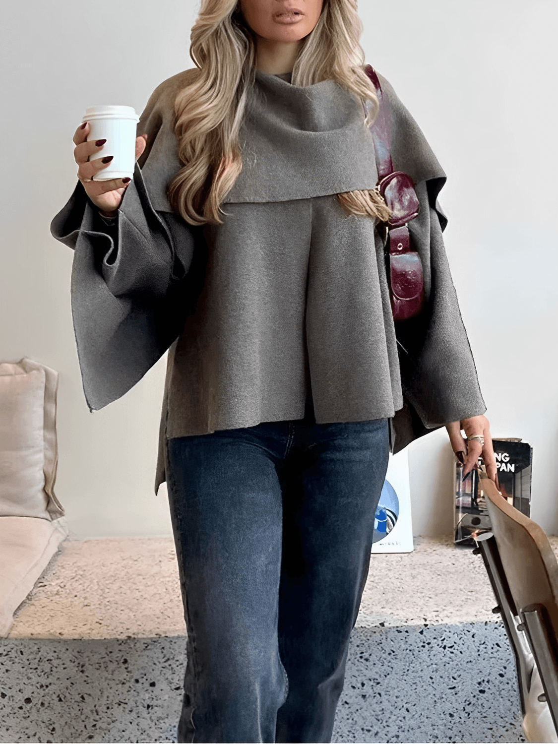 Casaco Poncho Assimétrico com Gola Lenço – Alana