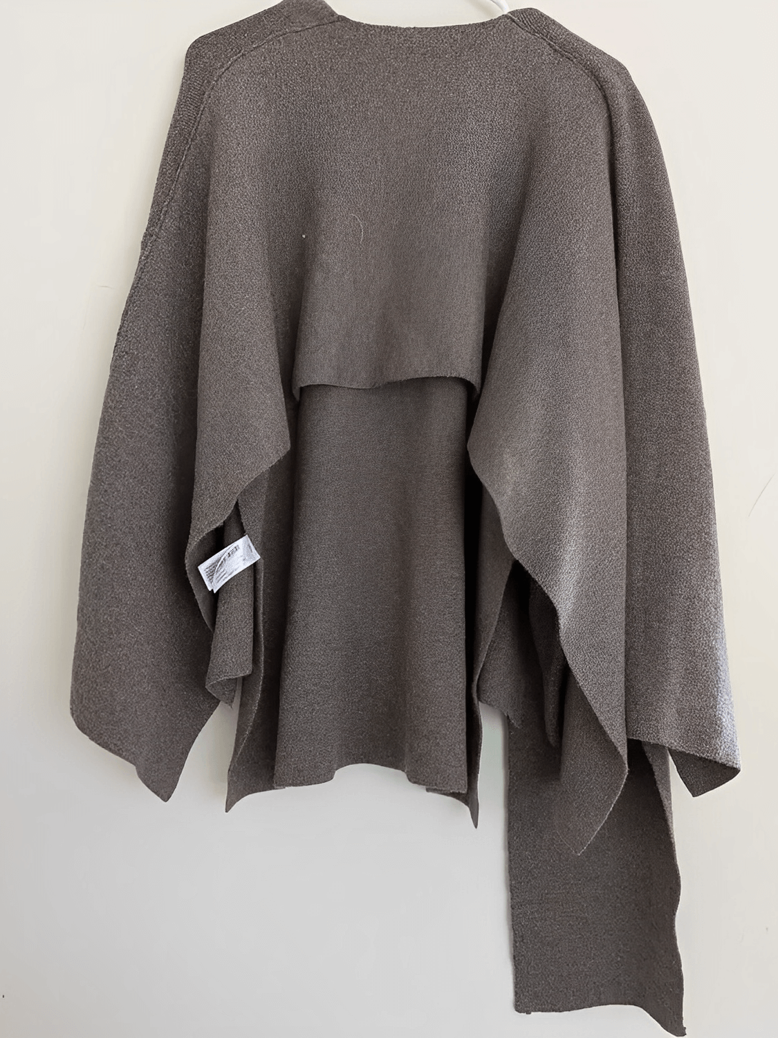 Casaco Poncho Assimétrico com Gola Lenço – Alana